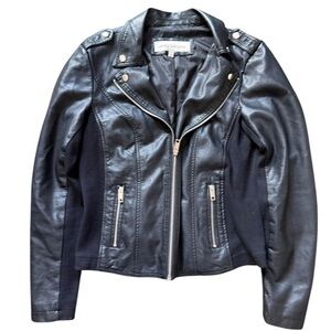 A148- Black faux leather biker jacket #goth #bikerchic

Sebby